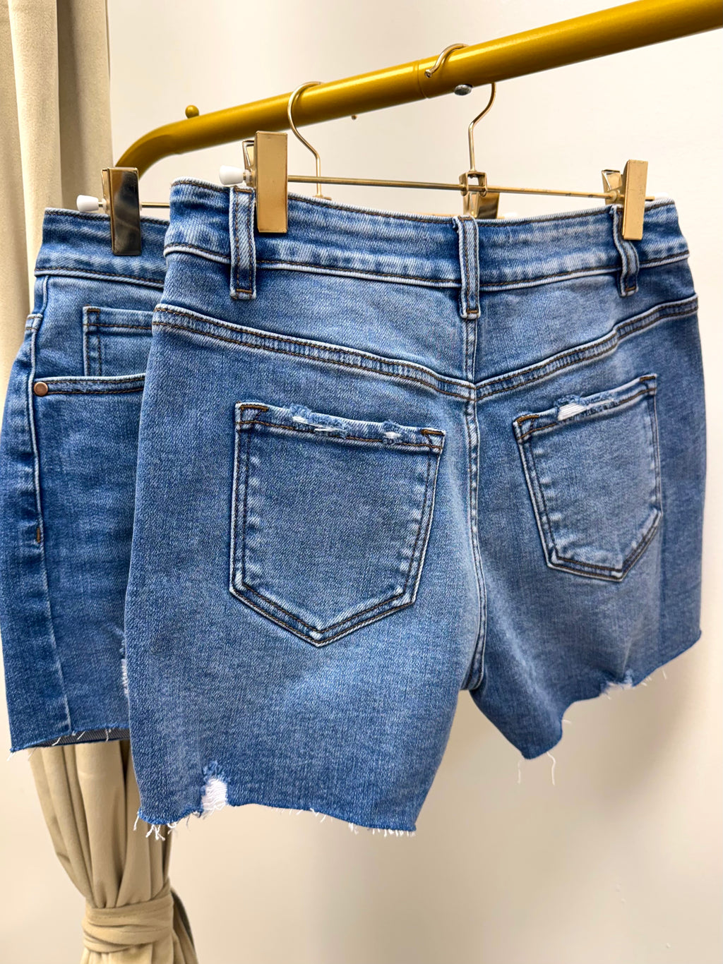 DARK WASH LIGHTLY DISTRESSED SHORTS
