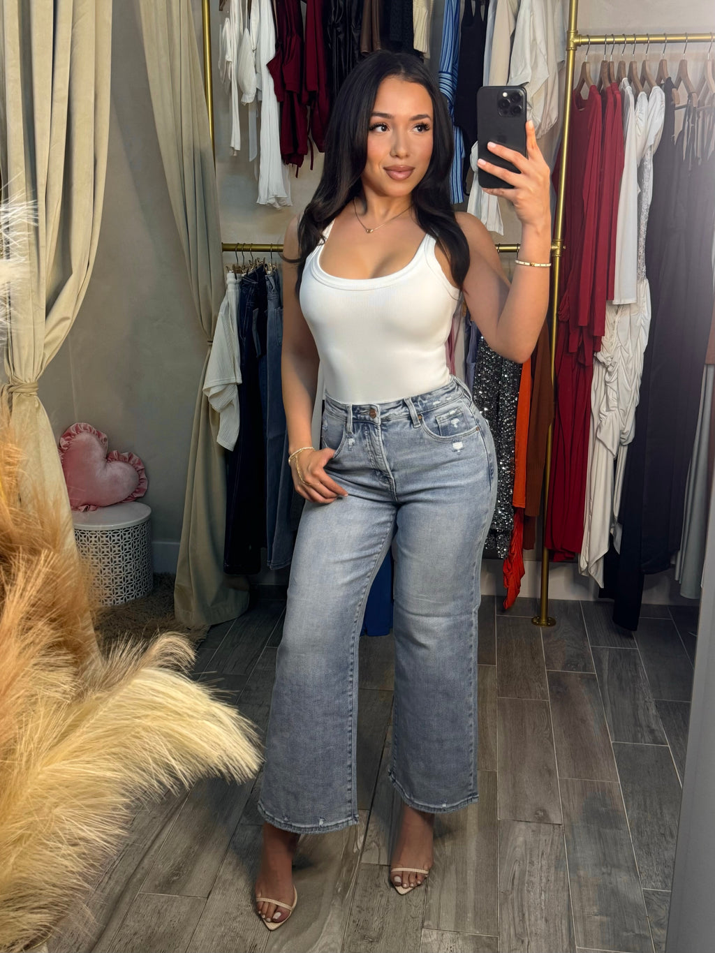 LIGHT WASH JEANS