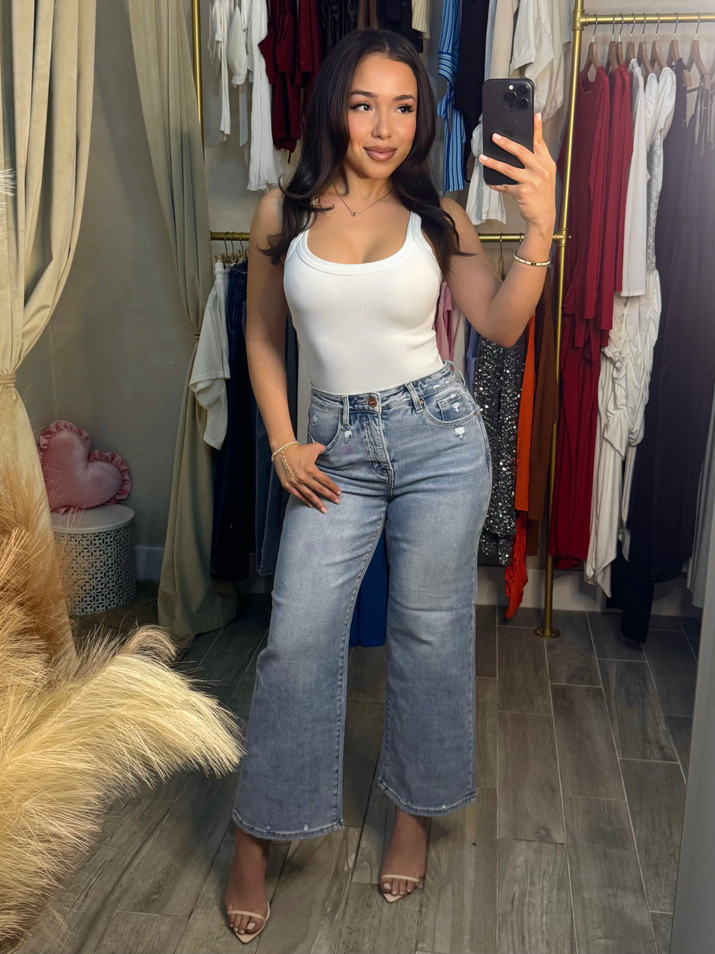 LIGHT WASH JEANS
