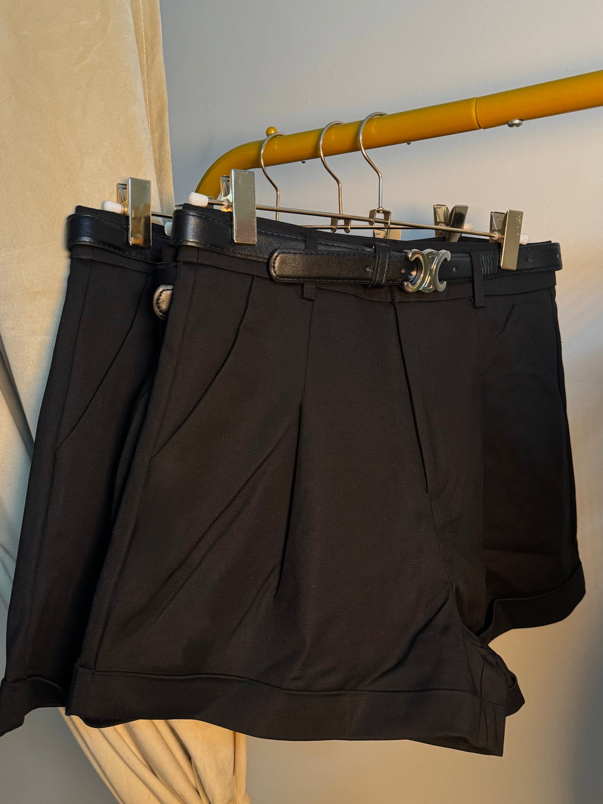 AUTUMN CHIC TROUSER SHORTS | BLACK