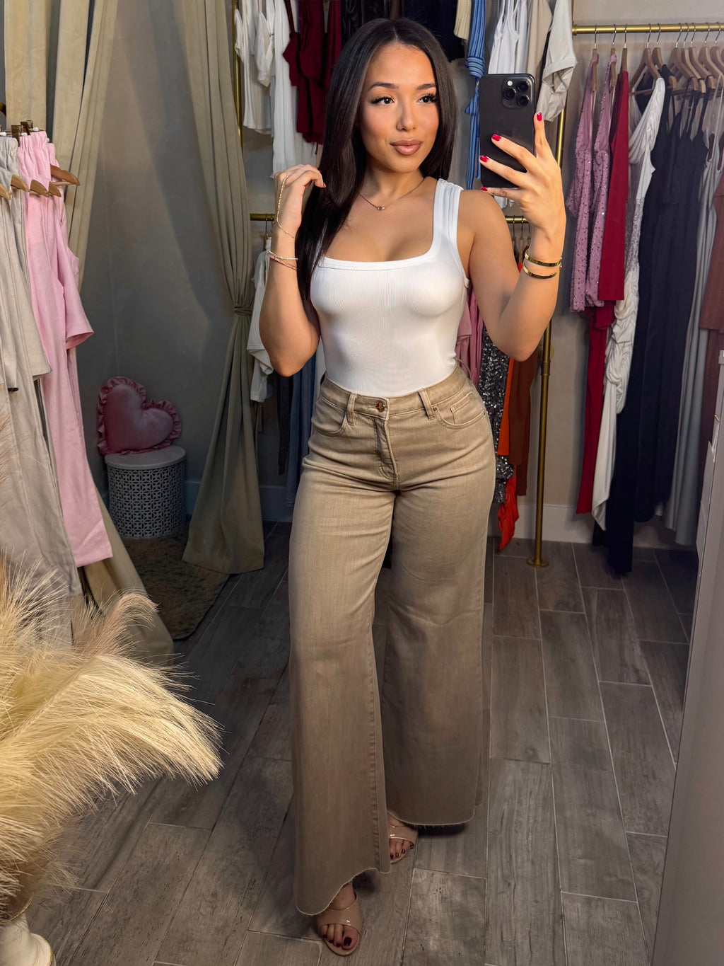WHITE SQUARE CUT TOP