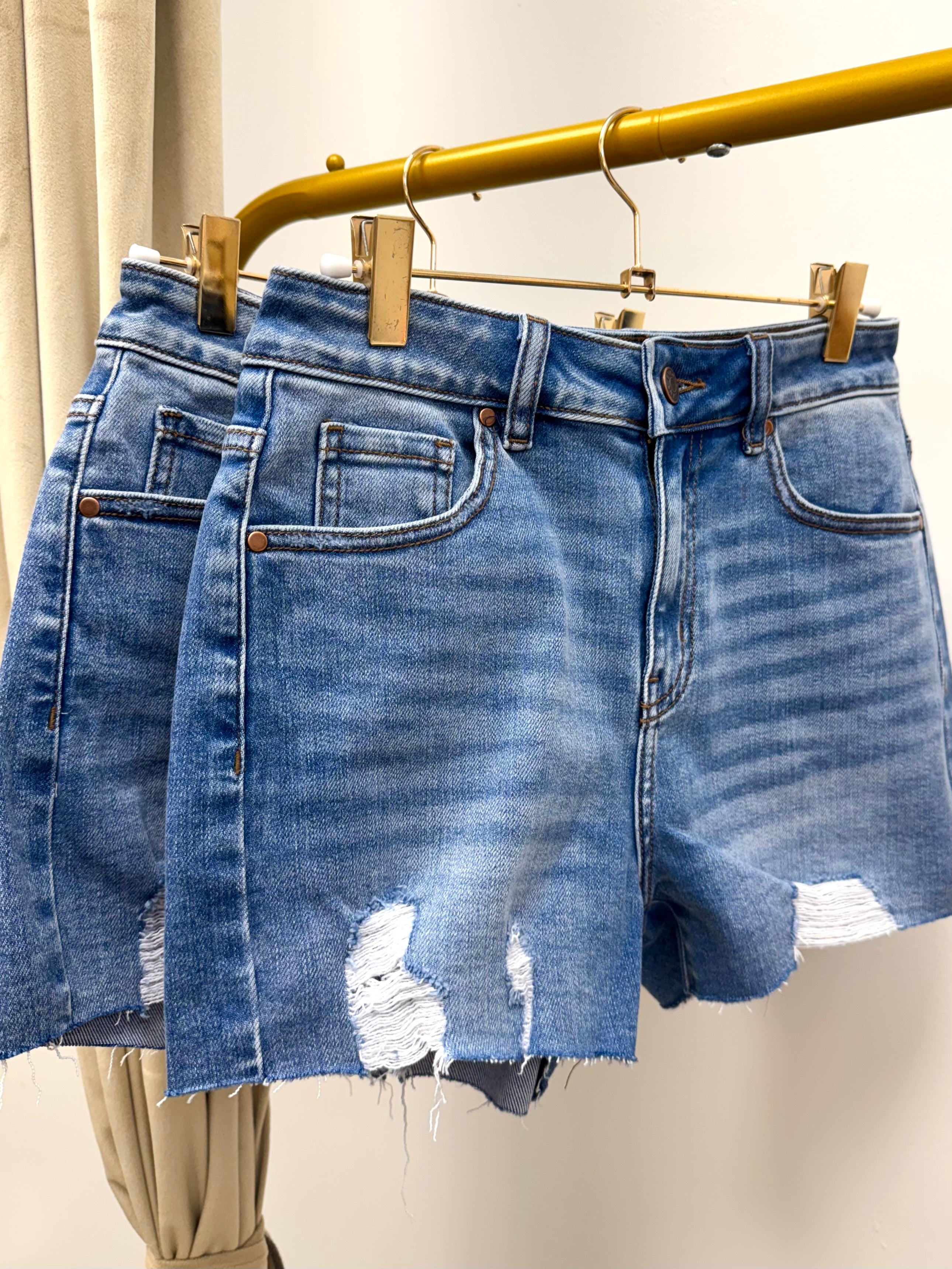 DARK WASH LIGHTLY DISTRESSED SHORTS