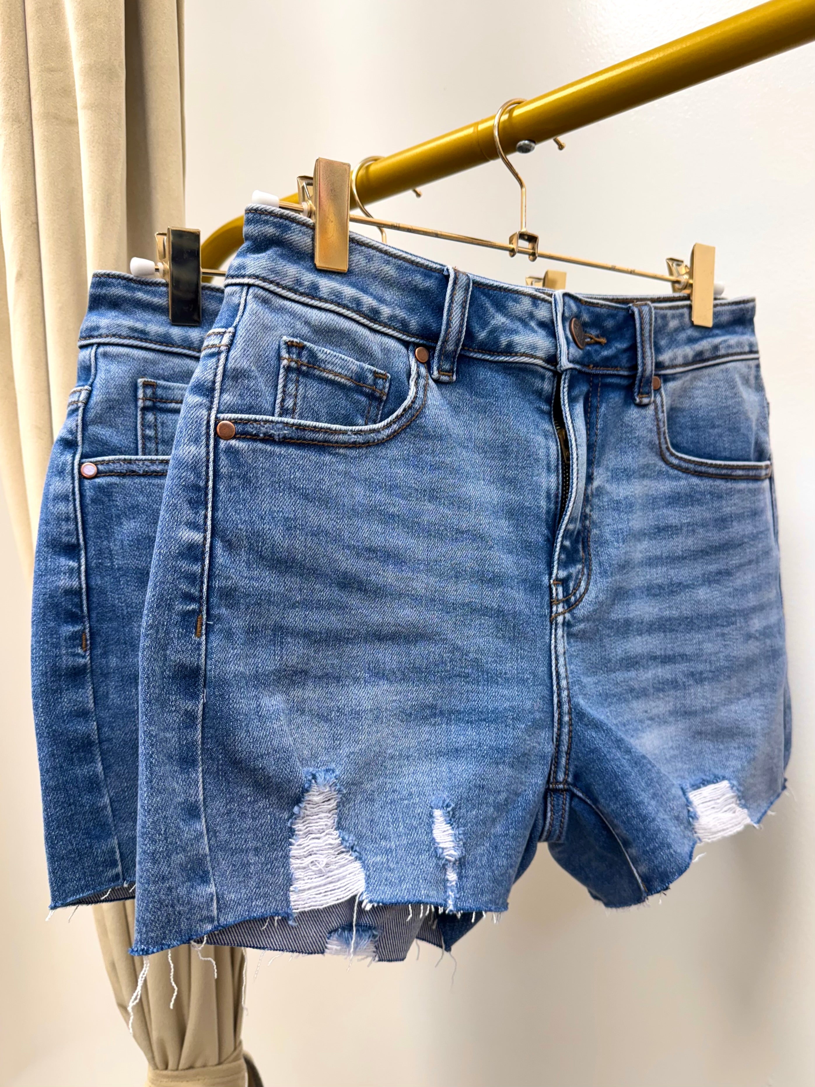 DARK WASH LIGHTLY DISTRESSED SHORTS